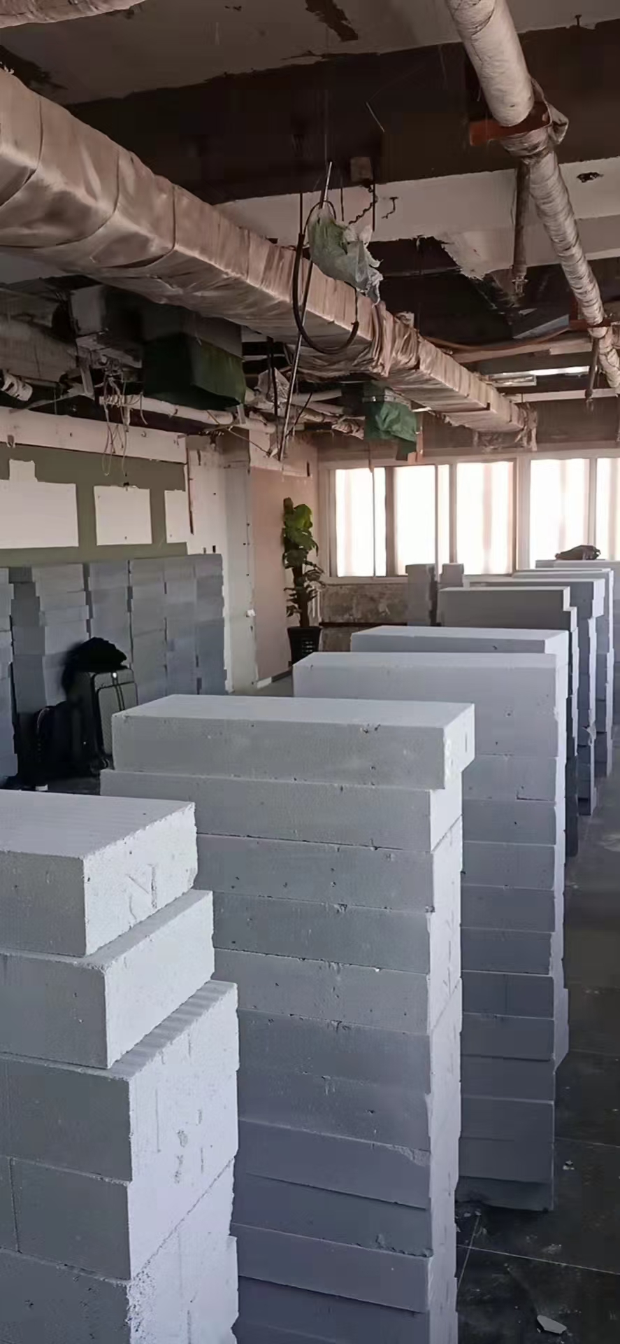 轻质砖隔墙施工场景